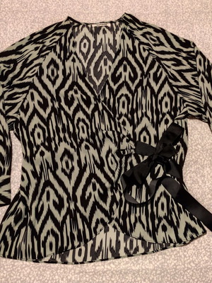 Glamorous Zebra Print Wrap Top like new, size M 38