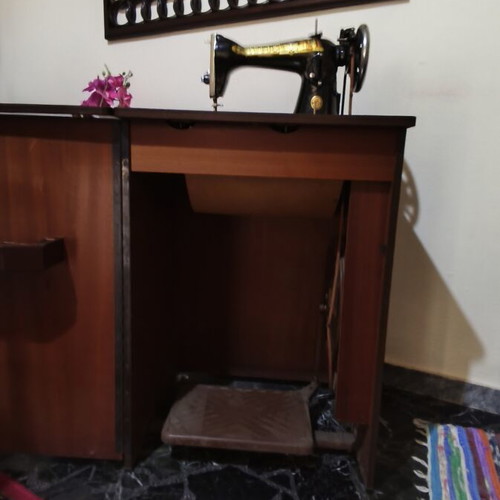 Singer sewing machine used, fully functional