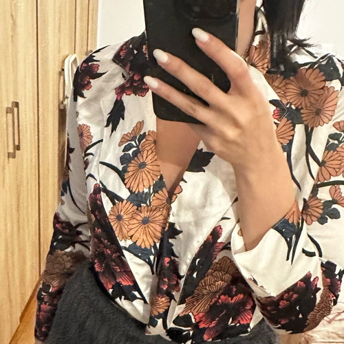 Colorful shirt like new, size large