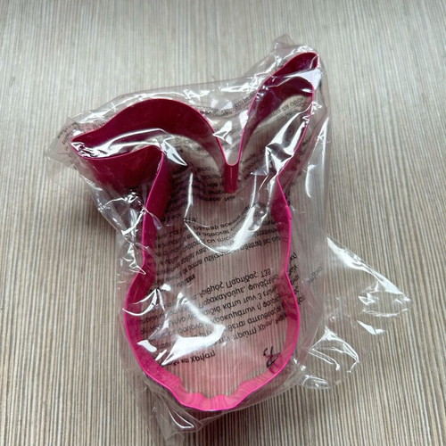 Bunny cookie cutter like new