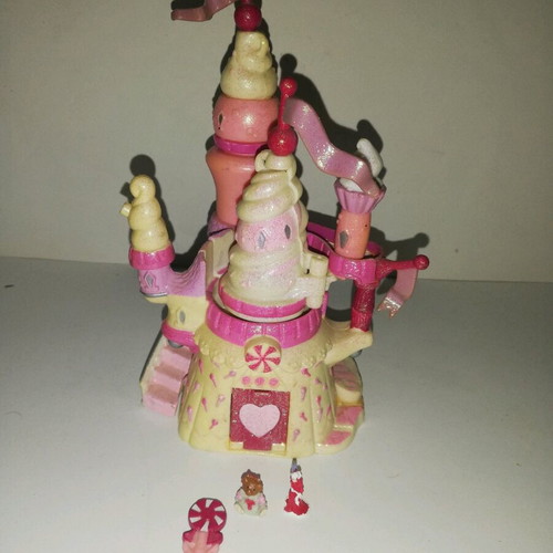 Polly Pocket Starcastle Peppermint Tea Playset used with key and 2 figures