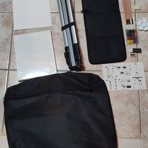 Daler Rowney painting set like new with easel and carrying bag