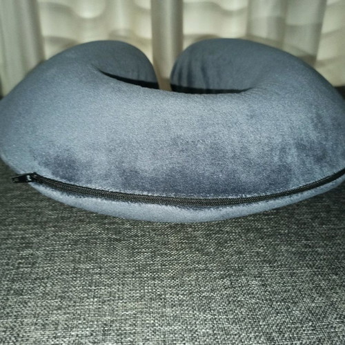 Travel pillow with memory foam orthopedic like new, gray with removable cover