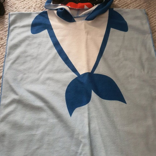 Beach poncho bathrobe like new, suitable for up to 3 years old