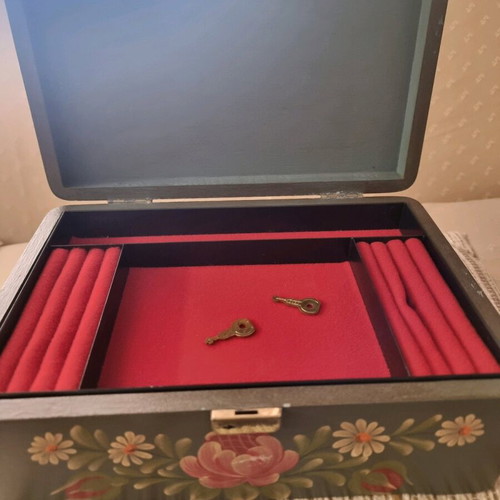 Handmade painted jewelry box with key new
