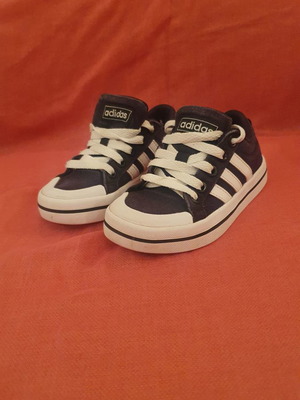 Παπούτσια Adidas παιδικά μεταχειρισμένα, νούμερο 28