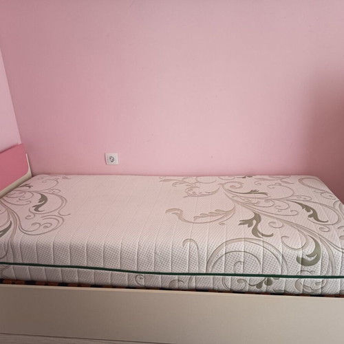 Children's bedroom furniture set like new, girl