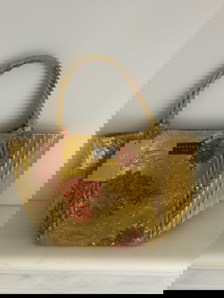 Xειροποίητη ολοκαινουργια χρυσή τσάντα Sorena