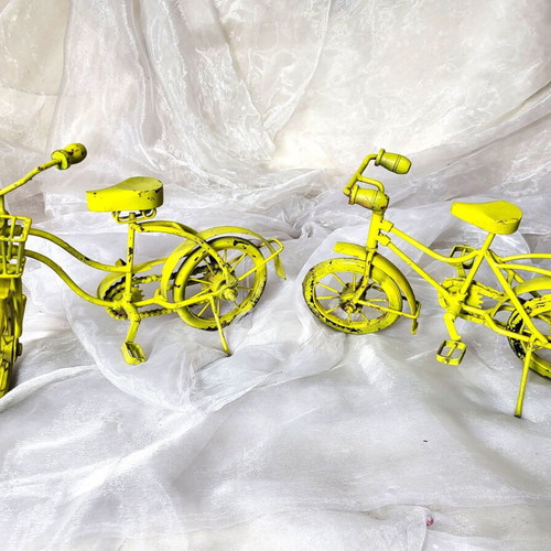 Set of 2 vintage decorative metal bicycles like new, yellow