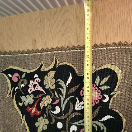 Hand Embroideries like new, 450 pieces of squares and runners