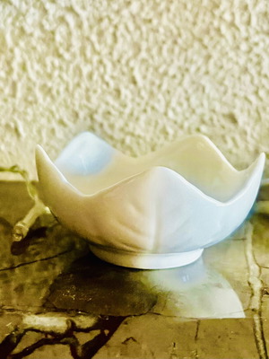 Mini porcelain bowl Illum with embossed design, like new