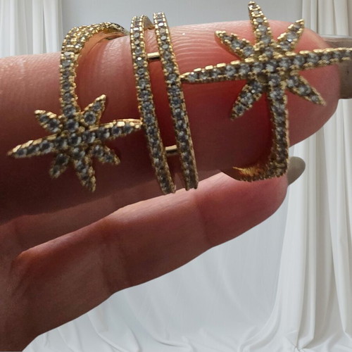 Gold plated ring new with small sparkling rhinestones, size 6