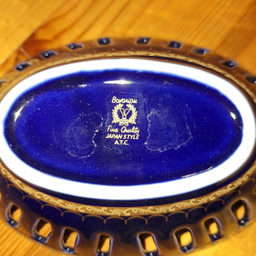 Set of three Japanese-style cobalt and gold fruit bowls