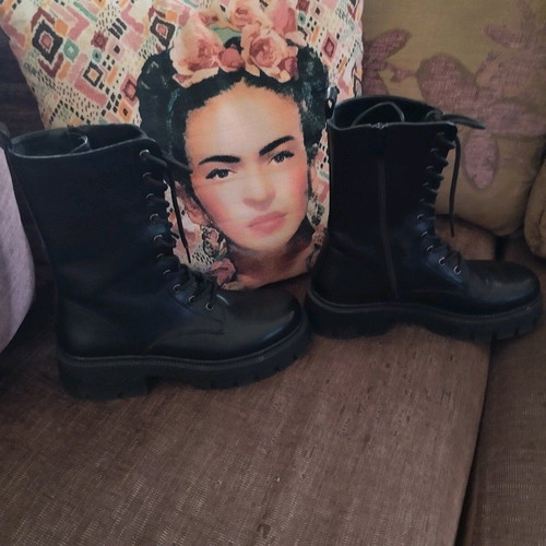 Leather boots new, size 40