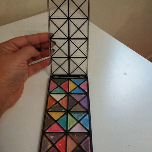 Luyisi eyeshadow glitter palette used with 32 colors
