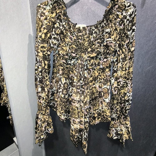 Boho Floral Top like new, beige multicolor with flared sleeves