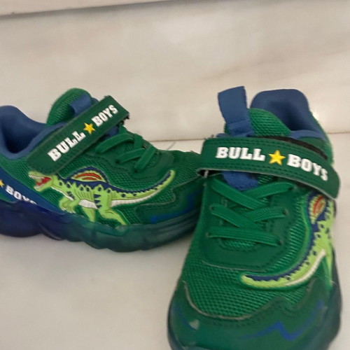 Bull Boys athletic shoes used with lights, size 28, green