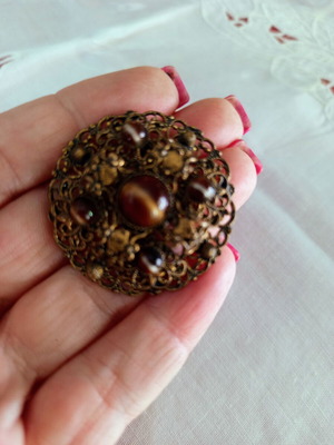 Vintage Baroque brooch used with brown stones and filigree detail