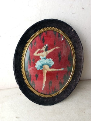 Small oval embroidery like new with velvet frame and ballerina
