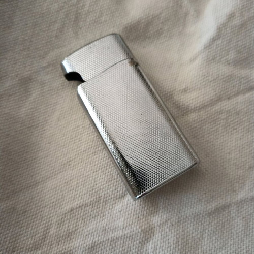 Cricket lighter case like new, silver