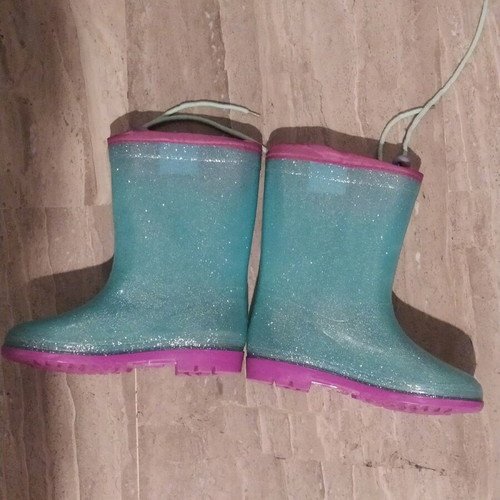Galotses and slippers like new for girls sizes 30-31 and 34-35