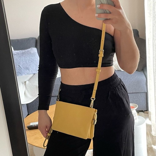 Accesorize yellow crossbody bag like new