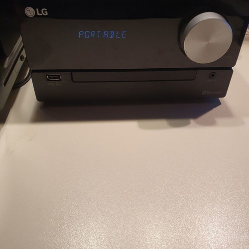 LG CM 2460 100 Watt Mini Hi Fi used with speakers