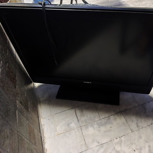Sony Bravia LCD TV 37 KDL37-P3000 used