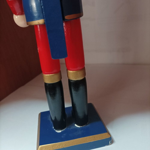 Ξύλινος καρυοθραύστης vintage χειροποίητος βαμμένος με λάκκα μεταχειρισμένος