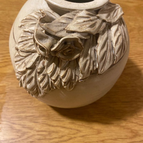 Clay vase with design