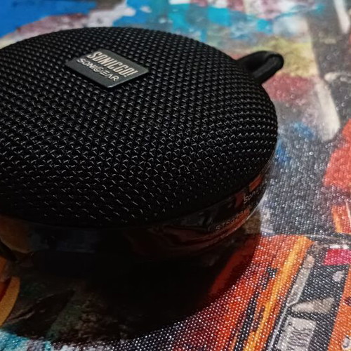 Portable Bluetooth speaker like new with radio and TF card