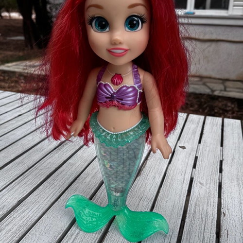 Ariel doll used mermaid without crown