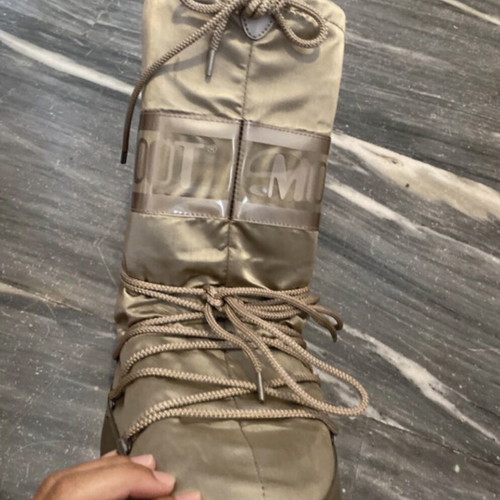 Moin Boot womens snow boots Platinum like new, size 42/44