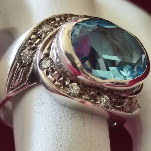 Silver 925 ring with blue topaz, like new