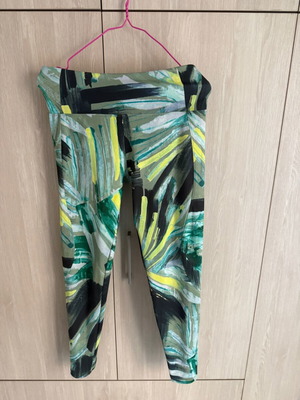 Oysho leggings size small with unique design and back transparency like new
