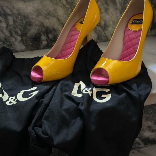 Dolce & Gabbana yellow pumps size 36.5 like new