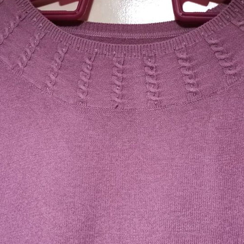 Sweater in magenta color like new, size L-XL