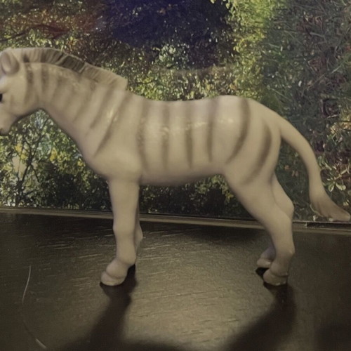Zebra miniature like new, height 5.5cm