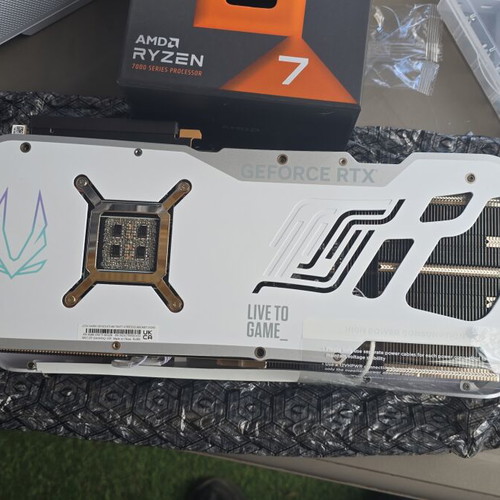 RTX 4090 24GB Zotac graphics card like new with original box