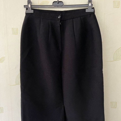 A-Style black skirt with zipper and button, knee-length, new