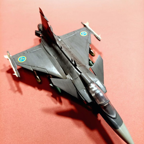 Plastic model Jas-39 Gripen 1/72 new, hand-painted