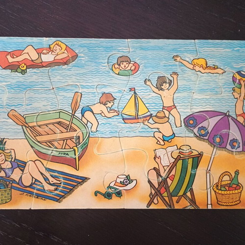 Vintage beach puzzles used, pack of 12 pieces MIKA EMM