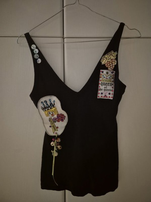 Girly T Shirt like new, black, V neck