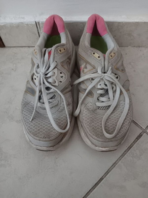 Nike women's athletic shoes used, gray and pink, size 37.5
