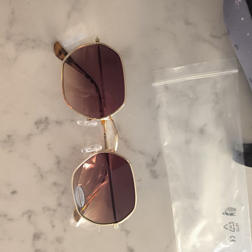 Sunglasses with brown lenses and gold frame, new with UV protection