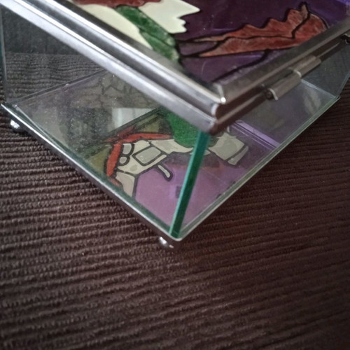 Stained glass jewelry box used with embossed colors and mirror base