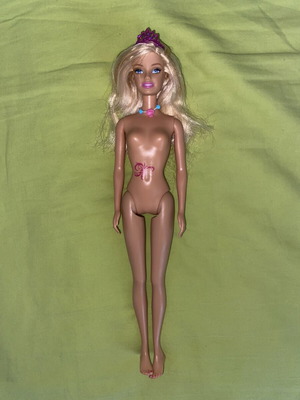 Barbie Merliah doll like new with original crown and necklace