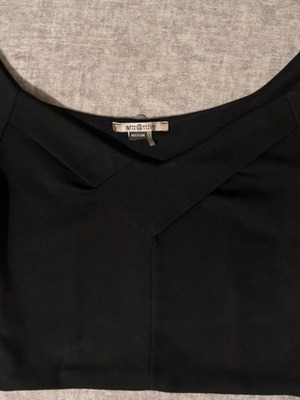 Attrattivo black έξωμο top σαν καινούργιο