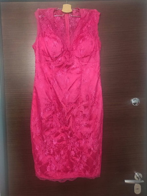 Φούξια φόρεμα σαν καινούργιο, όλο δαντέλα, μέγεθος M