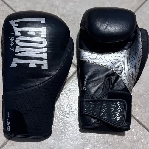 Leone 1947 16oz Texture Block boxing gloves refurbished, black